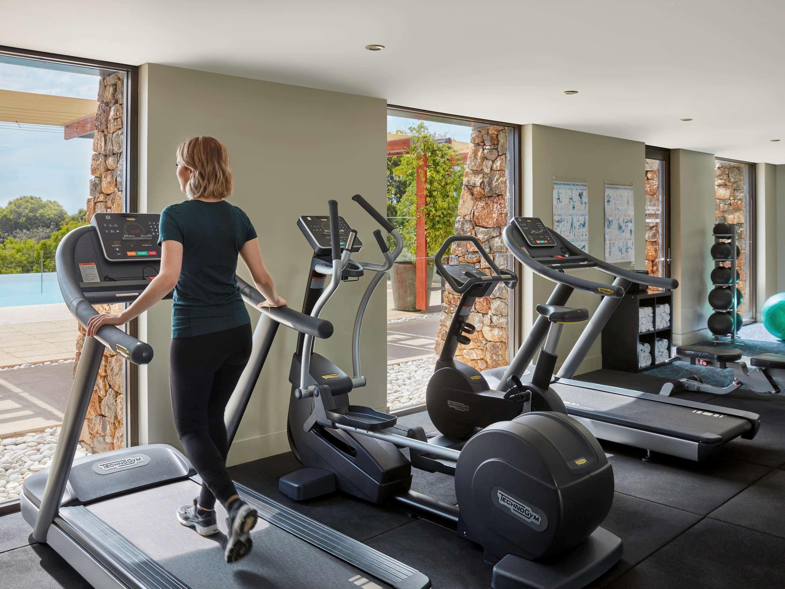 Pullman Bunker Bay Resort Margaret River Dunsborough Exterior photo A woman on a treadmill